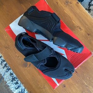 Nike Men’s All-Black Athletic Slip-On Sneakers